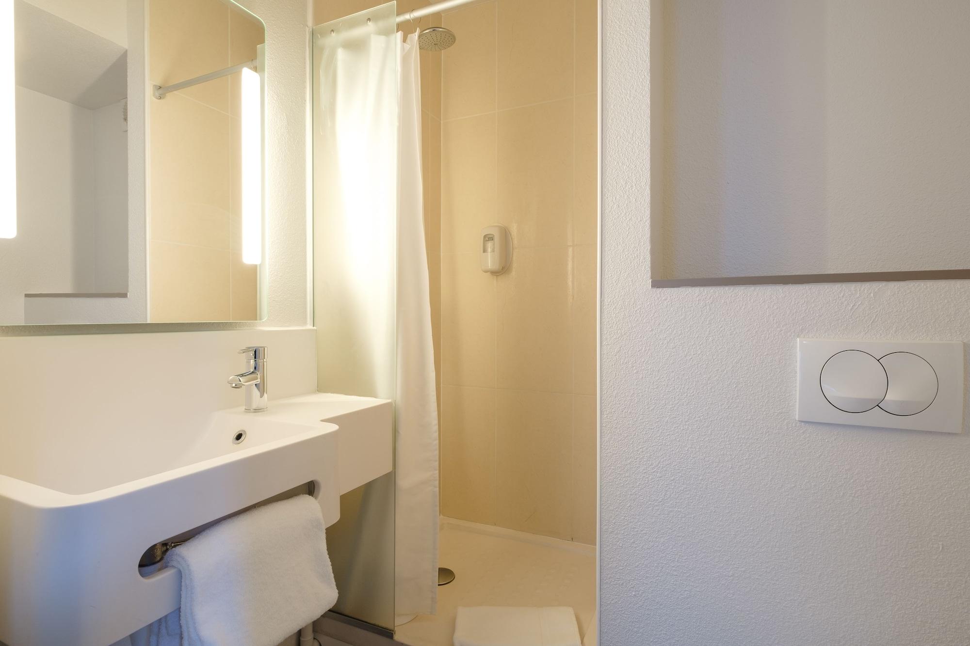 B&B Hotel Lille Tourcoing Centre Bagian luar foto