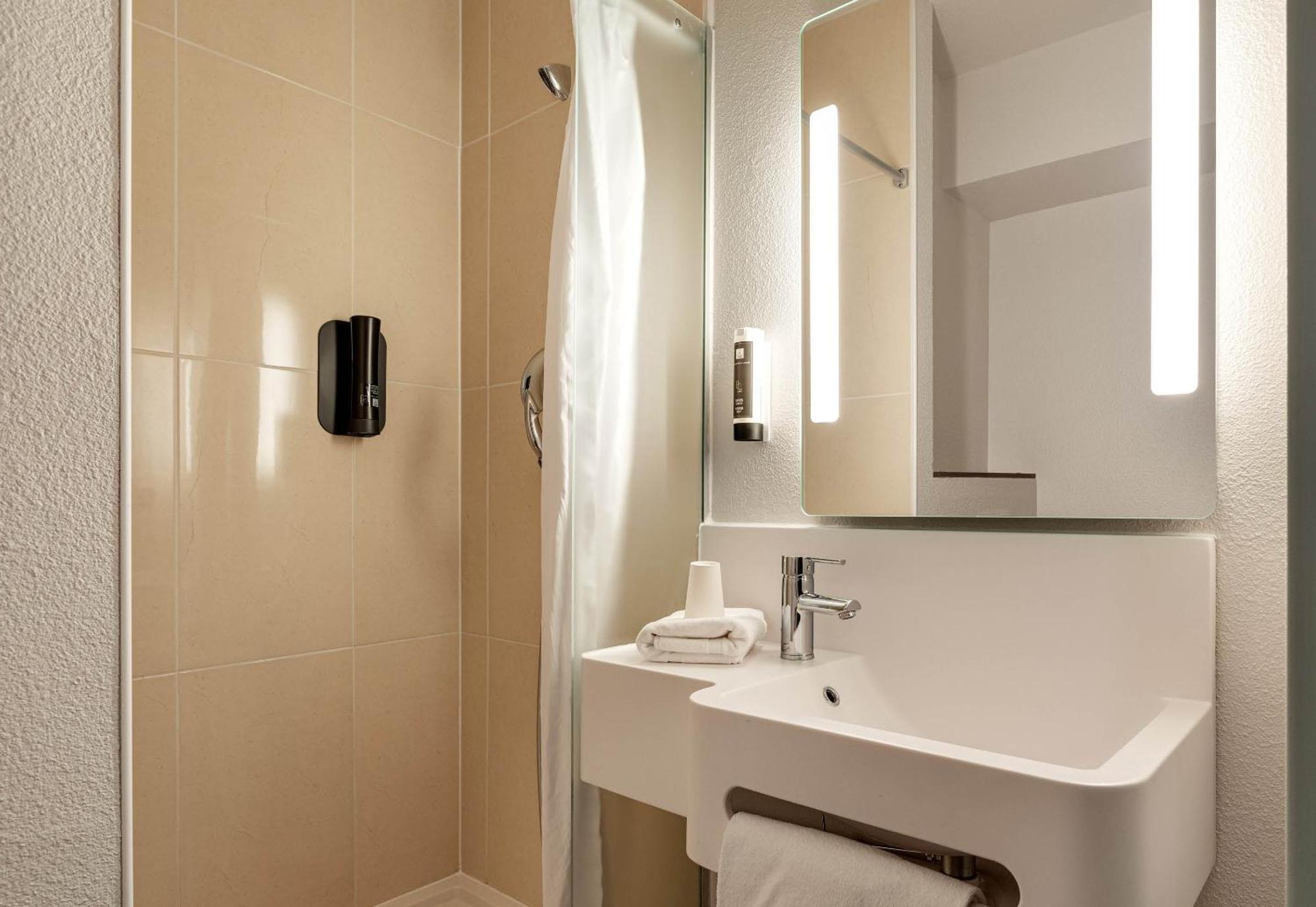 B&B Hotel Lille Tourcoing Centre Bagian luar foto
